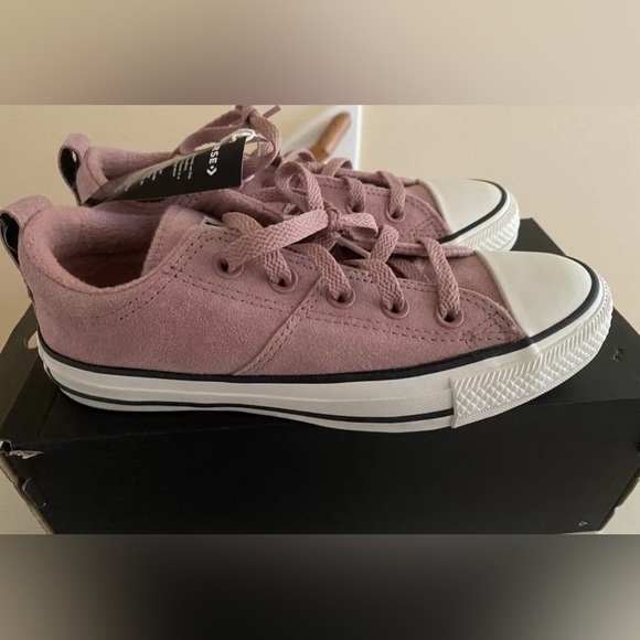 Converse Shoes - Women’s Converse All Stars Shoes Size -6